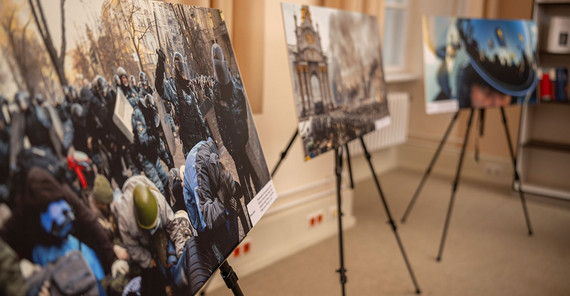 Eine neue Ausstellung von Studierenden der Universität Potsdam Eine neue Ausstellung von Studierenden der Universität Potsdam zeigt Bilder aus der Revolution der Würde 2013/14 in der Ukraine.