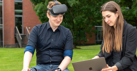 Lena Florian im Gespräch zu VR | Foto: Thomas Roese