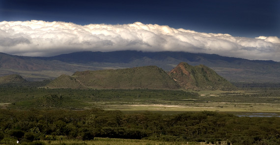 Der Karterit Aschekegel im zentralen Kenia Rift. Foto: Annett Junginger Landschaft in Kenia mit einem Berg.