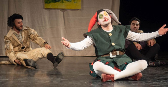 Darsteller während der Aufführung (Szenenbild).