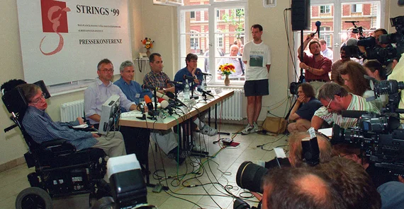 Stephen Hawking (l.), 1999 | Foto: Karla Fritze