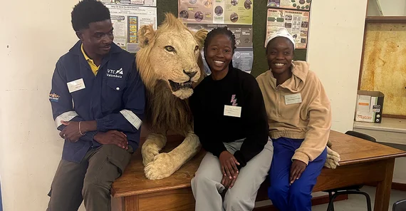 Drei namibische Studierende