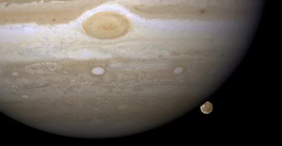 Jupiter und sein größter Mond Ganymed, aufgenommen vom Hubble-Teleskop. Foto: NASA Goddard.