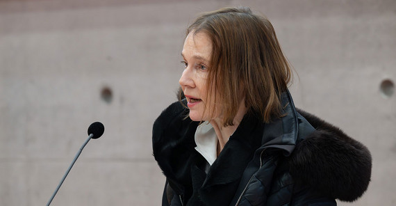 Mensch hält eine Rede.