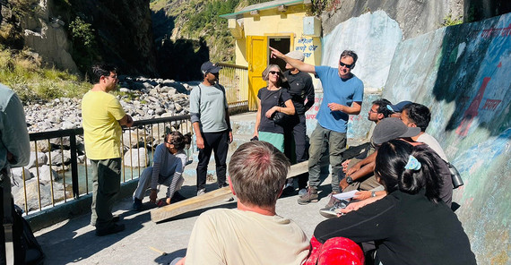 Diskussion über die Folgen der Chamoli-Sturzflut.