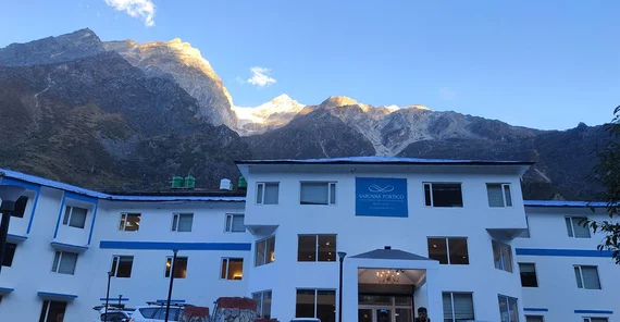 Ein Hängegletscher oberhalb unserer Unterkunft.