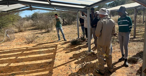 Menschen in einem Feldlabor