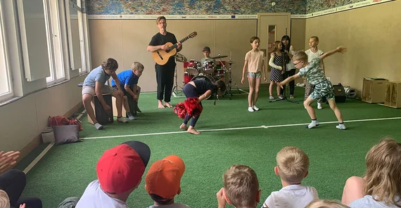 Musik im Fußballraum des Horts der LSB-Sportservice Brandenburg gGmbH | Foto: Antje-Horn-Conrad