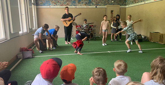 Musik im Fußballraum des Horts der LSB-Sportservice Brandenburg gGmbH | Foto: Antje-Horn-Conrad