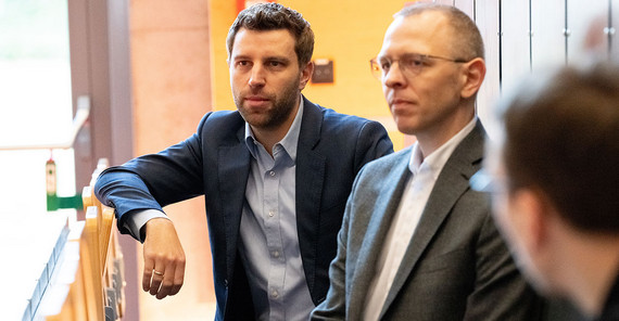 Zwei Alumni der Universität Potsdam unterstützen heute Studierende der Juristischen Fakultät mit einem Stipendium: Constantin von Köckwitz (l.) und Marc Repey.