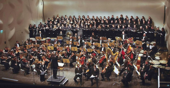 Alle beteiligten Musiker im Nikolaisaal (Quelle: Peter Idler)