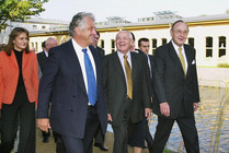 Hasso Plattner, Michail Gorbatschow und Hans-Dietrich Genscher (v.l.n.r.), 2001 | Foto: Karla Fritze