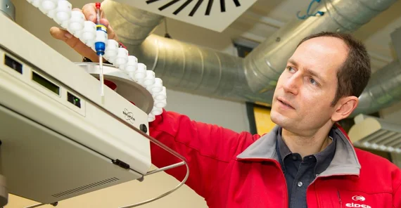 Prof. Dr. Heiko M. Möller in the laboratory