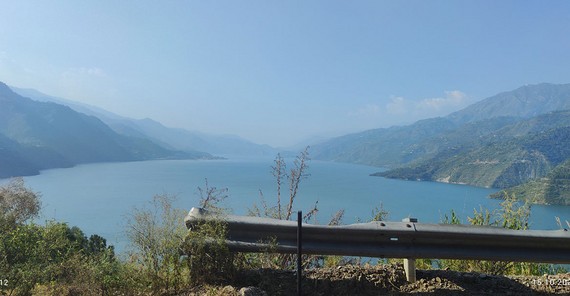 Der Tehri-Stausee. Der Tehri-Stausee.