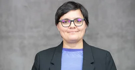 Karin Sardadvar ist seit dem Sommersemester 2024 Gertrud-Feiertag-Gastprofessorin für interdisziplinäre Geschlechterforschung an der Universität Potsdam.