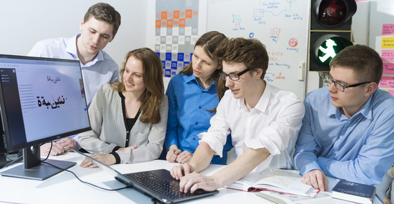 Studierende an der Digital-Engineering-Fakultät von Uni und HPI. Foto: Kay Herschelmann. Studierende an der Digital-Engineering-Fakultät von Uni und HPI. Foto: Kay Herschelmann.