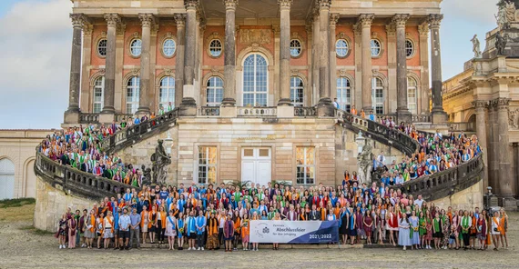 Absolventinnen und Absolventen bei der Abschlussfeier 2022