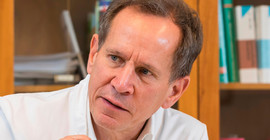 Prof. Dr. Georg Ebersbach, Chefarzt der Neurologischen Fachklinik für Bewegungsstörungen/Parkinson in Beelitz-Heilstätten. Foto: Dietmar Gust.