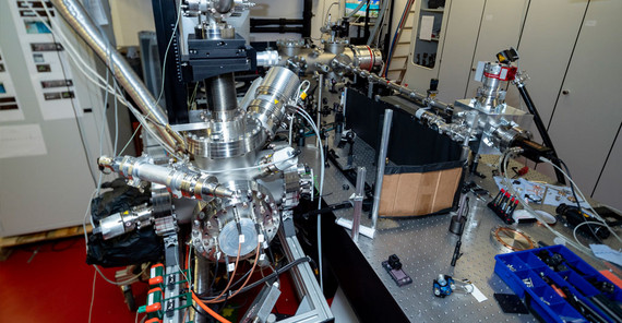 In the laboratory of the research group of Prof. Gühr. | Photo: Tobias Hopfgarten