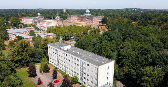 Luftbildaufnahme Am Neuen Palais, Haus 19 | Foto: Tobias Hopfgarten