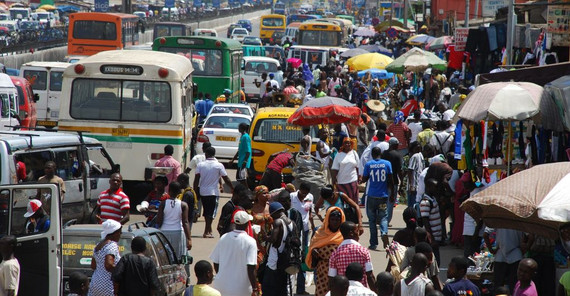 Exkursion in Westafrika | Foto: pixabay/jozuadouglas Das Bild zeigt eine überfüllte Straße. Das Foto ist von pixabay/jozuadouglas.