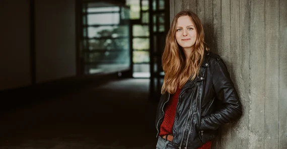 Auf dem Bild ist Lisa Schwetlick zu sehen.