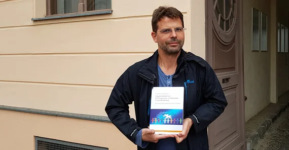 Dr. Olaf Glöckner, einer der beiden Autoren des Buches „Integrationsbedarfe und Einstellungsmuster von Geflüchteten im Land Brandenburg“. Foto: MMZ/Ludmila Belina.