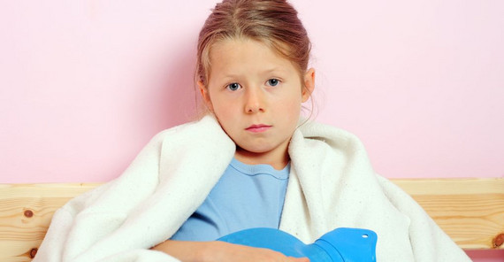 Die Kinder beobachten regelmäßig ihre Schmerzen und halten diese in einem Tagebuch fest. Foto: Fotolia