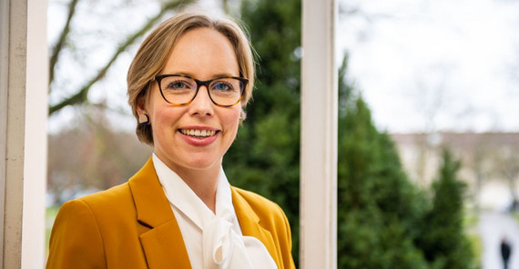 Prof. Dr. Marcia Schenck | Foto: Kevin Ryl Das Bild zeigt die Historikerin Marcia Schenck. Das Foto ist von Kevin Ryl.