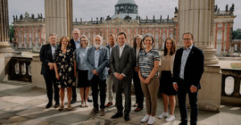 Delegation der norwegischen University of South-Eastern Norway (USN) mit dem Präsidenten der Universität Potsdam, Prof. Oliver Günther, Ph.D. (5.v.r.), und dem Vizepräsidenten für Internationales und Fundraising Beauftragter des Präsidenten für die European Digital UniverCity – EDUC, Prof. Dr. Florian J. Schweigert (l.).