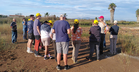 Die Gruppe lässt sich die bisherigen Erkenntnisse über die Ausgrabungsstätte erklären
