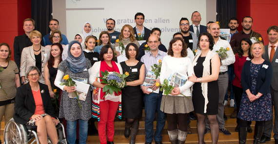 Refugee Teachers Program. Foto: Karla Fritze. Gruppenfoto von Absolventen des Refugee Teachers Program