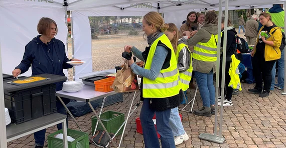 Nach dem Sammeln gibt es eine warme Suppe.