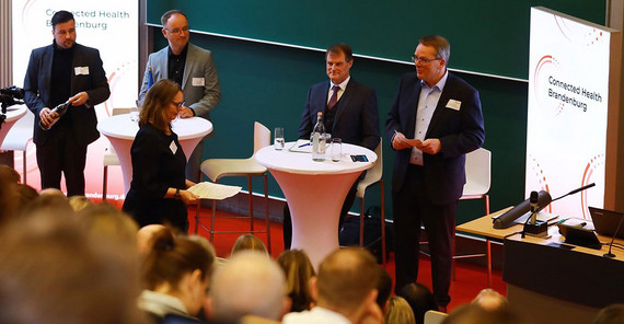Podiumsdiskussion bei der Connected Health Brandenburg 2024