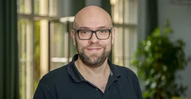 Das Bild zeigt Johan Lilliestam. Das Foto ist von Tobias Hopfgarten.