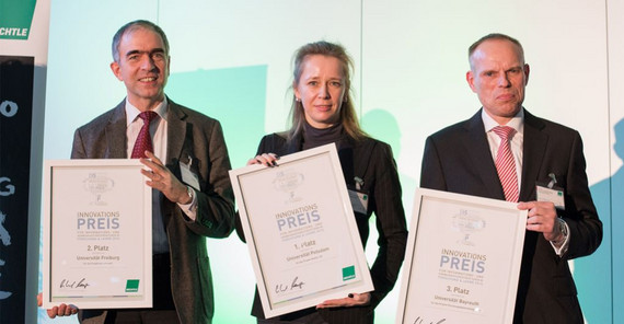 Prof. Dr. Ulrike Lucke, Chief Information Officir der Universität Potsdam (Mitte), nahm den 1. Preis für die Universität Potsdam entgegen. Foto: Lena Weilbacher/Bechtle AG