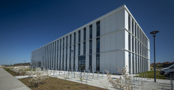 Das neue Gebäude des Instituts für Informatik und Computational Science, Außenansicht | Foto: Thomas Roese Das Bild zeigt das neue Gebäude des Instituts für Informatik und Computational Science, Außenansicht. Das Foto ist von Thomas Roese.
