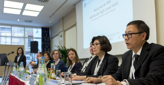 Vertreter von 32 südostasiatischen Hochschulen beim Kick-Off der dritten Phase des ASEAN-QA Projekts an der Universität Potsdam. Foto: Thomas Roese. Vertreter von 32 südostasiatischen Hochschulen beim Kick-Off der dritten Phase des ASEAN-QA Projekts an der Universität Potsdam. Foto: Thomas Roese.