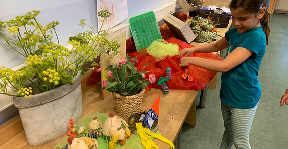 Die Kinder gestalten spontan eine Ausstellung zu Vivaldis „Vier Jahreszeiten“ | Foto: Antje-Horn-Conrad