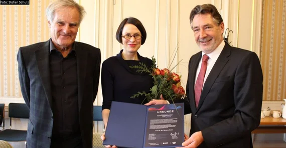Nachwuchswissenschaftler-Preis 2014. Prof. Dr. Julius H. Schoeps, Dr. des. Barbara Steiner und Oberbürgermeister Jann Jakobs. Foto: Landeshauptstadt Potsdam/Stefan Schulz
