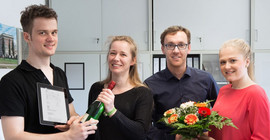 Pilotbetrieb gestartet: Im Institut für Informatik der Universität Potsdam können Beschaffungsanträge ab sofort vollständig digital abgewickelt werden. V.l.n.r.: Julian Dehne (Antragsteller), Prof. Dr. Ulrike Lucke (Projektleitung und CIO der Universität Potsdam), Hendrik Woithe (zuständiger Dezernent), Sandra Pfaffenbach (Sachbearbeiterin).