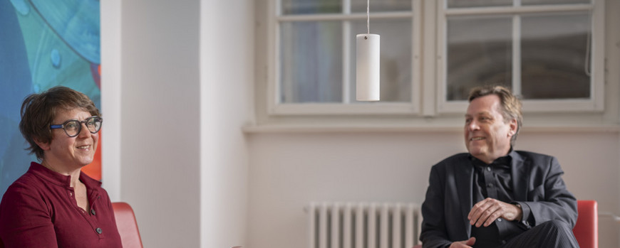 Die Leiterin des International Office, Katharina Schmitt, und der Präsident der Universität Potsdam, Prof. Oliver Günther, Ph. D.