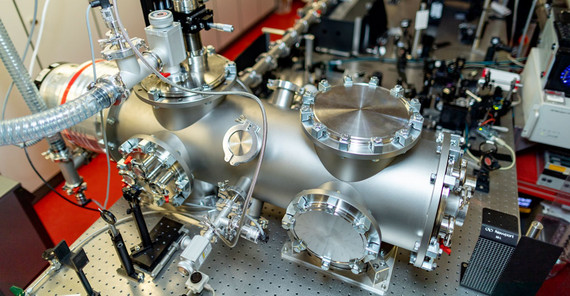 In the laboratory of the research group of Prof. Gühr. | Photo: Tobias Hopfgarten