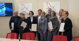 Die Präsidentinnen und Präsidenten der brandenburgischen Hochschulen nach der Unterzeichnung der Hochschulverträge. Foto: Dr. Silke Engel.