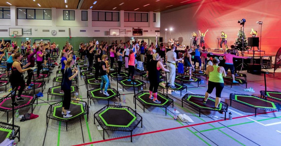 Foto: Jumping®-Party in der Sporthalle auf dem Campus Golm (Foto: Thomas Roese) Foto: Jumping®-Party in der Sporthalle auf dem Campus Golm (Foto: Thomas Roese)