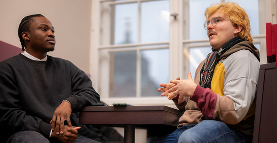 Timilehin Ogunnusi (li.) und Pascal Kienast bringen sich ins EDUC Think Lab ein. Timilehin Ogunnusi (li.) und Pascal Kienast bringen sich ins EDUC Think Lab ein.