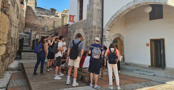 Die Kursteilnehmenden vor der Casa dels Berenguer.