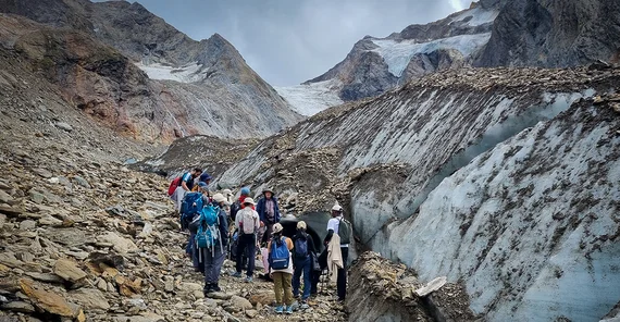 People in front of the melting glacier.