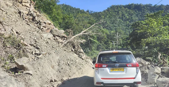Einer der vielen Hangrutsche entlang unserer Route.