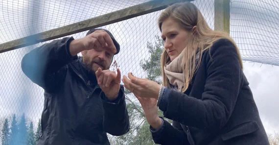 Auf dem Bild sind Daniel Lauterbach (links) mit Adina Arth (rechts) zu sehen. Das Foto hat Constanze Karlinsky aufgenommen.